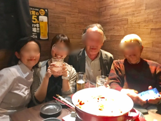 ☆総会が終わって近くの「土間土間 下北沢店」で懇親会。30名ご参加。われらがテーブルの皆さん。