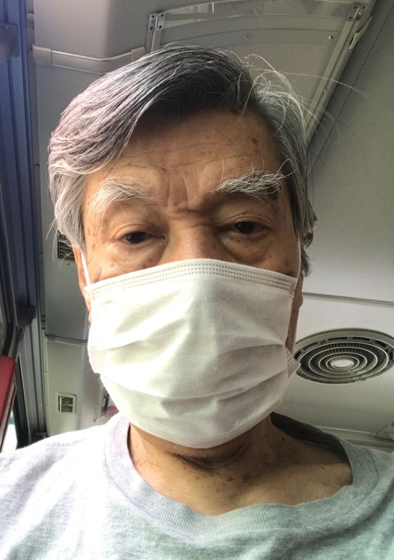 ☆散髪に出かけたバスの車内での自撮り。