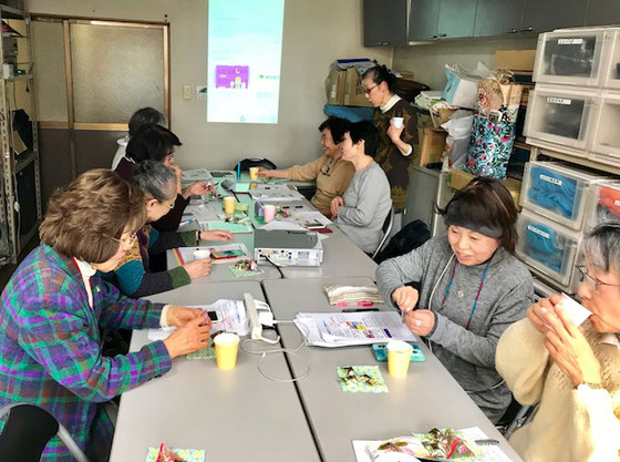 ☆講座開始から1時間経過。ただいま休憩中、お茶菓子とお茶。