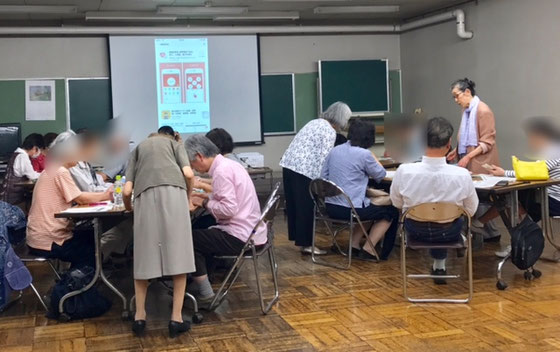 ☆昨日のスマホ講座（iPhone）風景。サブには生田美子とわがマドンナ坂部禮さん。