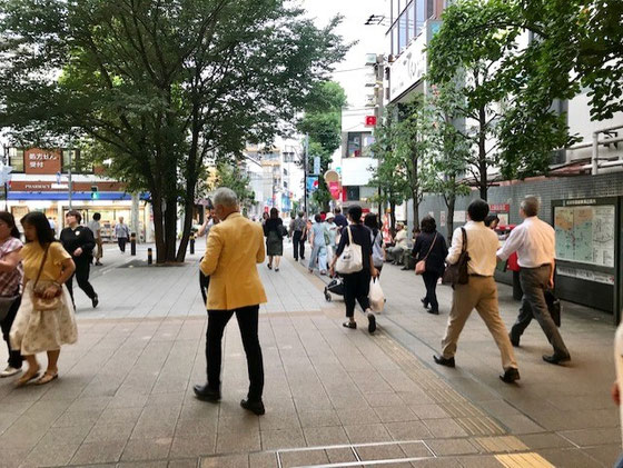 ☆成城学園前駅北口の光景。ただいま17：39。会議は18:00から余裕で間に合います。