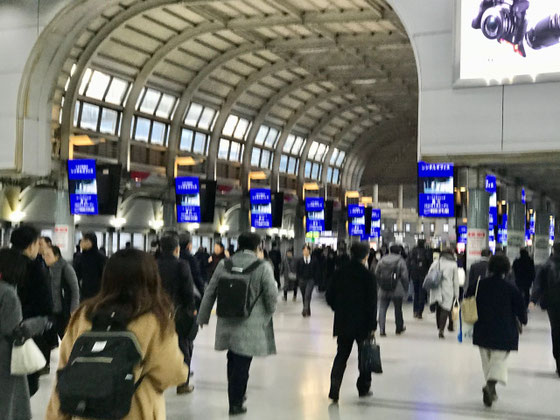 ☆品川駅の南北通路のコンコース。