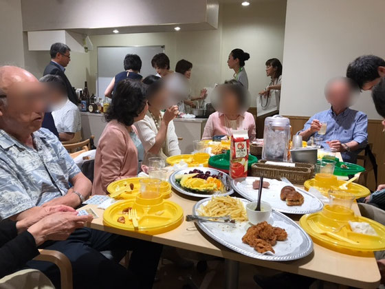 ☆部屋いっぱい立ち席の方も。心づくしのご馳走。