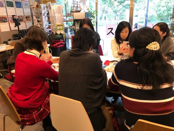 ☆教室は1階で大通りに面して外からも見えて明るい雰囲気の教室。