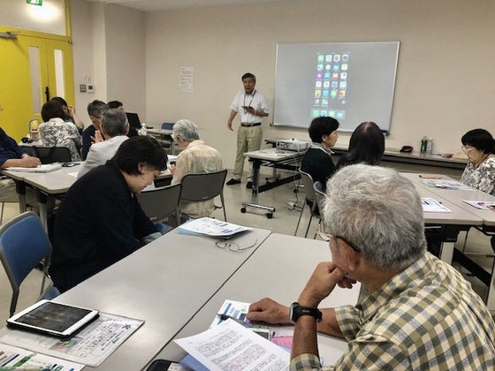 ☆LINE特別講座の冒頭の山根の３分間スピーチ。「iPhoneは発売されて賞味期限は6年（OSのアップデートができるのは6年）」とご紹介。「ですから型落ち品は安いです。安いのには訳（理由）がある」とお伝えしました。