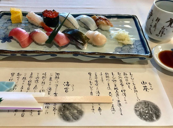 ☆会場の旭寿司総本店さんお正月メニューのため1,080円のランチメニューがなく。上4,700円、中3,700円、並2,700円。3人でメニューを確認、3人とも2,700円。ビールを飲みたかったがやめました。値段だけあります。美味しかった。