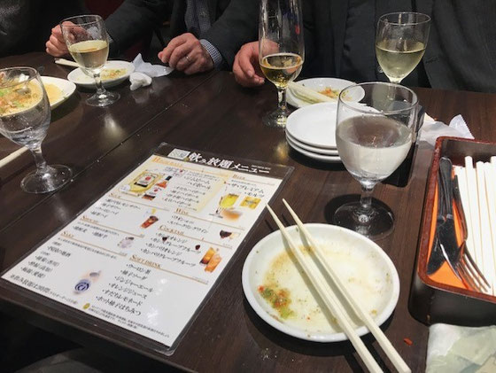 ☆2時間飲み放題。ビールはサントリーのプレミアムモルツを2杯。日本酒は土佐の「酔鯨」を3杯。