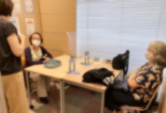 ☆「3密」を避けるため従来の2倍の広さとドア無し。ビニールの仕切りも。