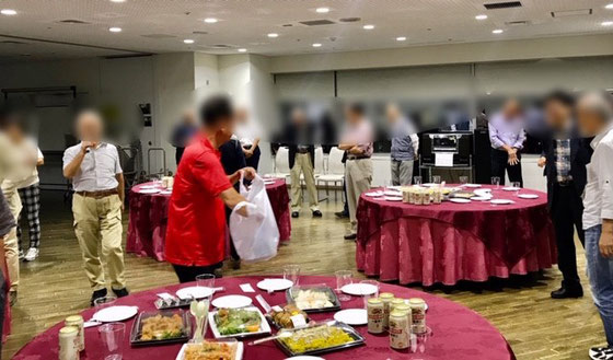 ☆臨時総会の会場北沢タウンホールの（3階）から12階のスカイサロンに移動。ケータリングを利用して会費3,000円の懇親会。