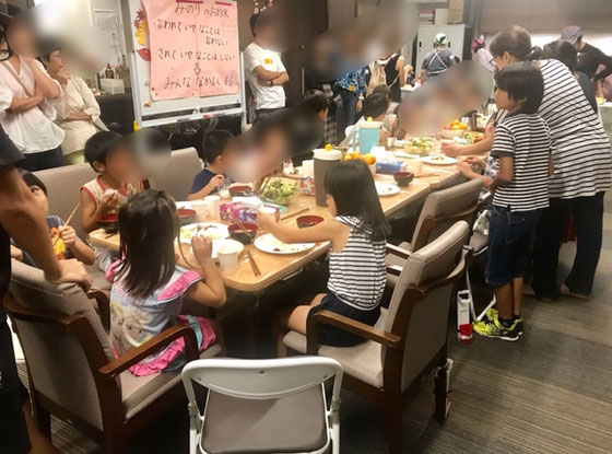 ☆17:00頃から子供がじょじょに集まります。食事は17:30頃から。食事の前の「手洗い」や「感謝の手合わせ」の「食育」のしつけもしっかり。