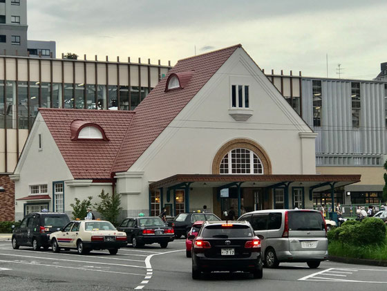 ☆国立駅の赤い屋根の旧駅舎4月よりデビュー。