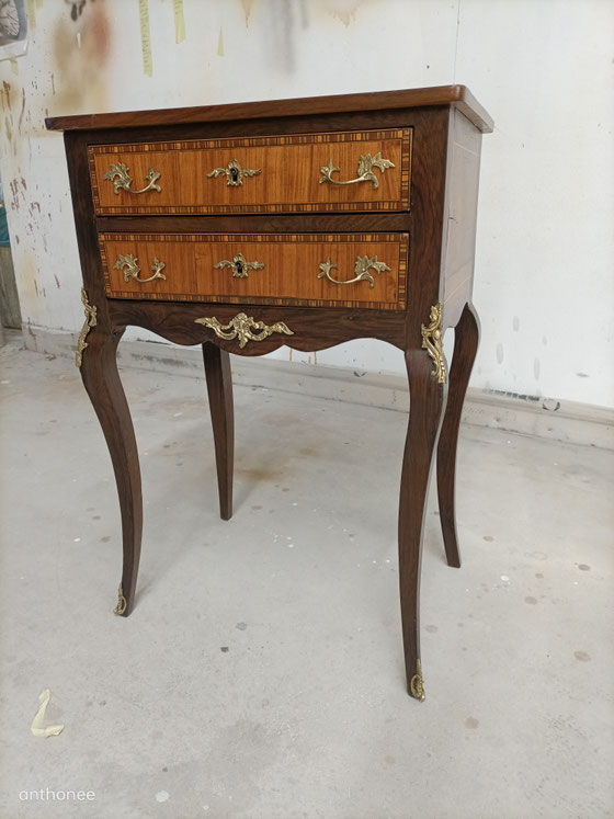 Petite console en palissandre, restaurée et vernis