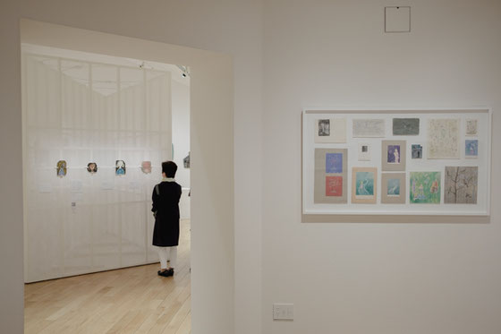 右はルート・ブリュックによる平面の絵画、あるいはデザイン
