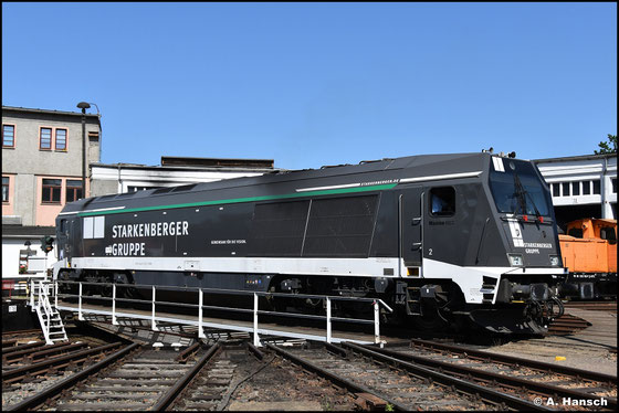Die ex Wiebe 264 011-8 ist am 14.06.2025 im Bw Glauchau zu Gast und trägt das Farbkleid ihres neuen Besitzers SBW