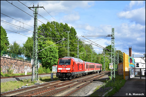245 008-8 bringt am 05.05.2025 den Triebwagen 628/928 483 aus Mühldorf (Oberbayern) nach Chemnitz und hat hier sein Ziel fast erreicht