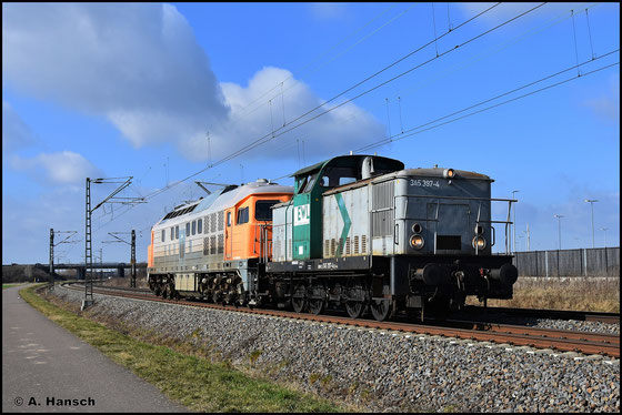 345 397-4 gehört der Firma EWL (European Wagon Lease) und ist am 02.03.2025 durch die Firma InterTourex angemietet, als sie 232 850-8 (ITX 232 057-0) durch Schkeuditz-West gen Leipzig Hbf. schleppt 