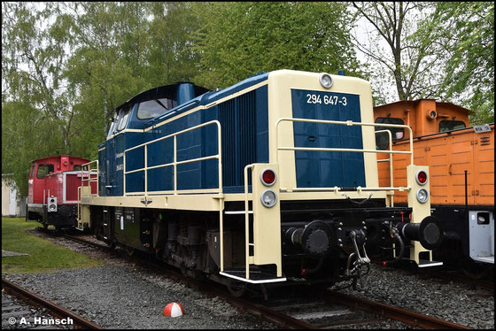 Eine von zahllosen Railsystems V90ern ist 294 647-3, die am 16. Mai 2026 im Bw Schwarzenberg zu Gast ist