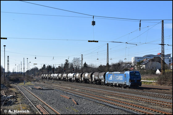 Am 03.03.2026 zieht 192 061-0 einen kurzen Kesselwagenzug durch Leipzig-Wiederitzsch