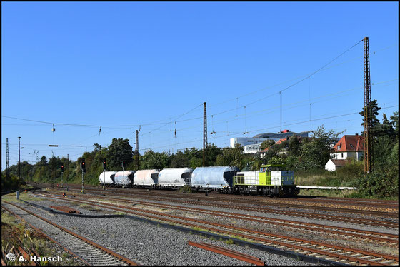 275 023-0 schleppte am 30.09.2025 einen kurzen Silowagenzug durch Leipzig-Wiederitzsch