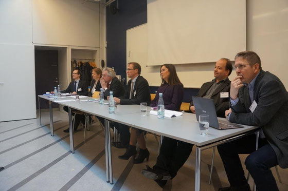 Abschließende Diskussion: Jörg Kilian, Erla Hallsteinsdóttir, Michael Zenner, Benny Sørensen, Sonja Vandermeeren, Moritz Schramm und Christian Alnor