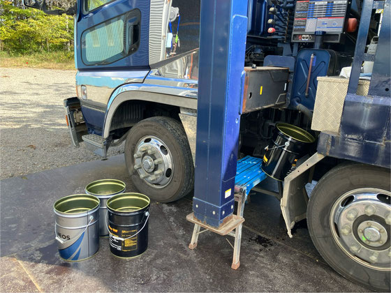 油圧オイル交換　エレメント交換も忘れずに