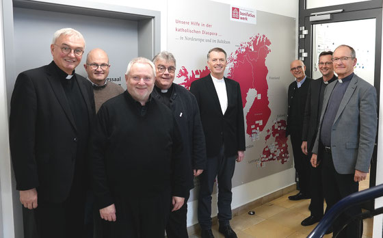 Generalvikar Prälat Thomas Dornseifer; Pastor Thomas Bensmann; Dechant Carsten Menges; Monsignore Georg Austen; Pfarrer Dr. Michael Müller; Geistlicher Rat Prof. Dr. Thomas Schwartz (Renovabis); Domkapitular Thomas Renze; Generalvikar Ulrich Beckwermert