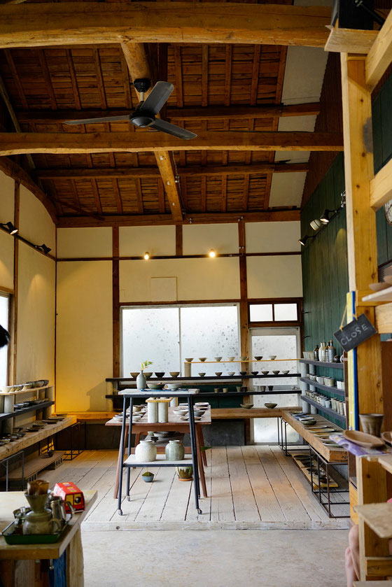 森山陶器　店内風景