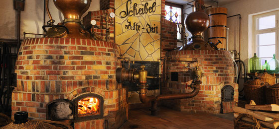 Brennerei Scheibel - Pot Still Anlage die mit Holz befeuert wird