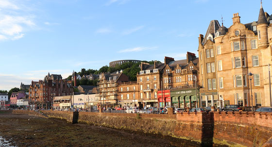 Oban Stadt und Distillery - Foto Ralf Zindel