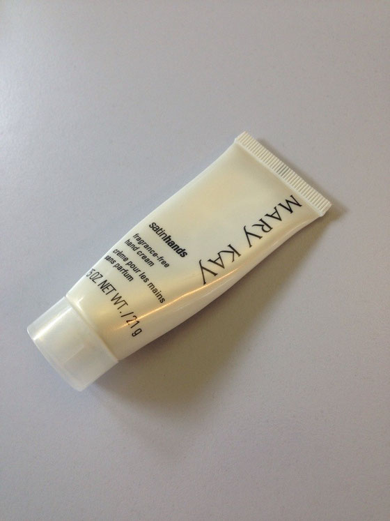 Meine Handcreme von MaryKay, die ich immer dabei habe im Büro. Hab das erste Mal eine Handcreme fertigbenutz :-)