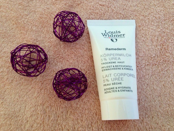 Also da muss ich ehrlich sagen, diese Bodylotion gefällt mir! Hinterlässt ein sehr angenehmes Gefühl auf der Haut und zieht auch schnell ein!