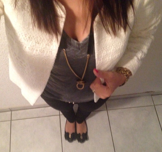 Blazer von H&M, Kette von Kookai, Ballerina von Sabrina's Shop.