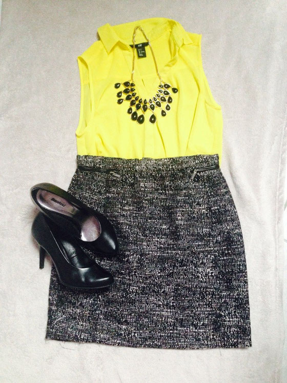 Top: H&M / Rock: H&M / Pumps: Dosenbach bzw. Deichmann / Kette: H&M