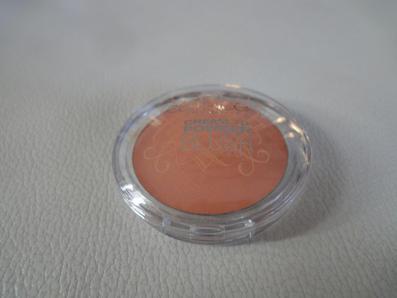 Dieser Blush sieht toll aus, leider sieht man es auf meinem Gesicht fast nicht... Ich benutze es eher als Highlighter :-)