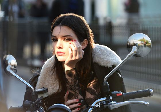 behind the scenes eines Estée Lauder Fotoshootings mit Kendall Jenner, Bildquelle Estée Lauder