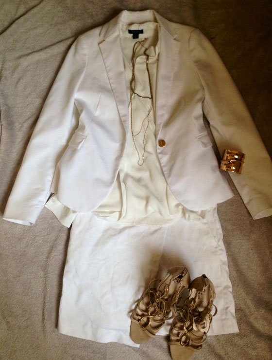 Blazer & Rock: Zara / Bluse: AMISU (New Yorker) / Kette und Armband: H&M / Sandalen: Bata