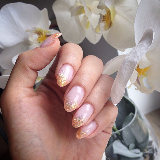 Meine neuen Nägel, ausnahmsweise nach langer Zeit durfte es ein Bisschen glitzern...