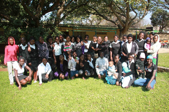 Die Frauen und Kinder bei Precious Hope Foundation