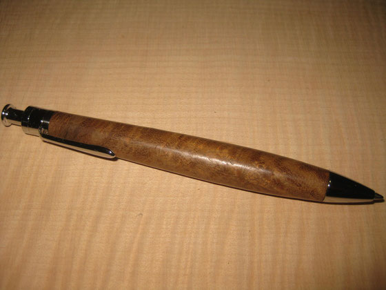 近頃流行りのルーチェペン。Canxan negro burl