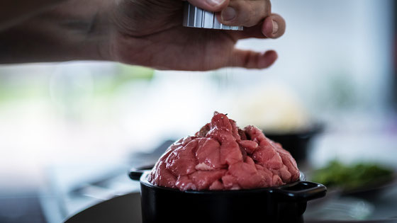 kuechen-glueck-Majoranfleisch-Rindergeschnetzeltes-wuerzen