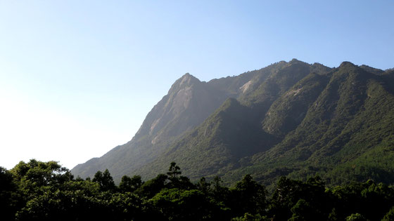 屋久島の南にそびえる、一際険しい山岳・モッチョム岳