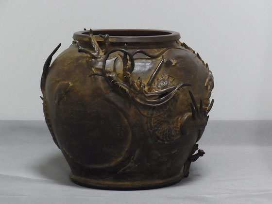 A30.攀龍文花瓶 - 高岡銅器展示館 A30.攀龍文花瓶 - 高岡銅器展示館