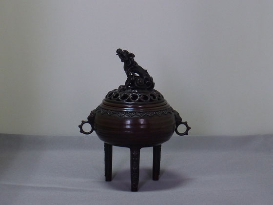 A14.須賀月芳 蝋型鋳造香炉 獅子蓋 - 高岡銅器展示館 A14.須賀月芳 蝋型鋳造香炉 獅子蓋 - 高岡銅器展示館