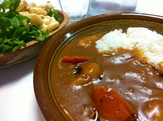 たまに食べたくなる普通のカレー、、、ごろっとカットした具が気分でしょ～♪　このてのカレーは、ウィスターソースを掛けて食べるのが◎　＊家族でソース掛けるの俺しかいないけど、。