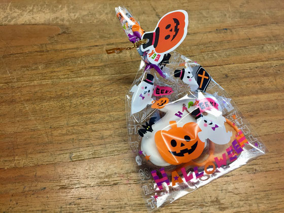 今年は、プライベートでハロウィン感のまったくない31日だったけど、前日、お客様がお菓子を持ってきてくれ、、、ハロウィンに参加してるような気で仕事ができた♪ｗ　すげ～単純！（汗）安東さんありがとね♪　