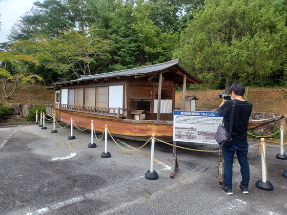 風土記の丘入口の鵜飼館船。このほか縄文時代の遺跡が多数陳列。三次盆地は縄文研究の宝庫。