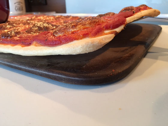 Pampered Chef Zauberstein mit Pizza