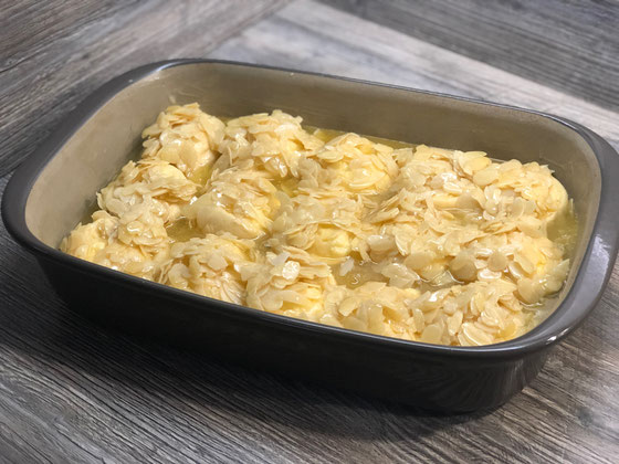 Gefüllte Ofenhexe mit Hefeteigschnecken