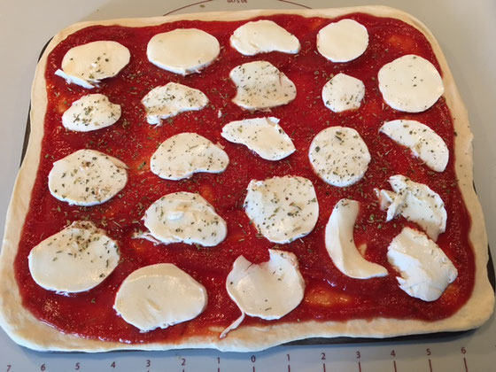 Pampered Chef Zauberstein mit Pizza