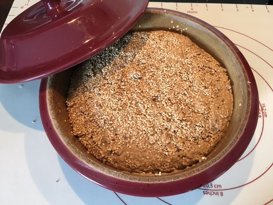 Teig vor dem backen in runden Zaubermeister von Pampered Chef